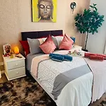 Central Apartment In London Bridge!